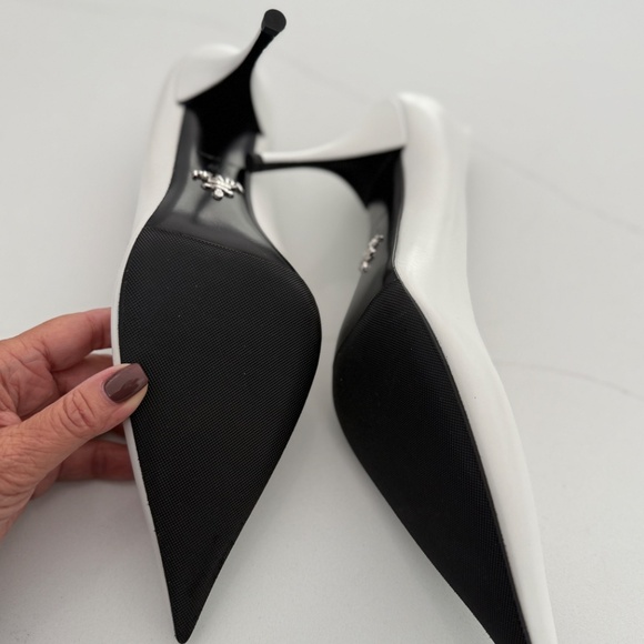 Prada Leather White Pumps Contemporary Pointed To Elegant Shoes Heels Size 40.5 - Picture 10 of 11